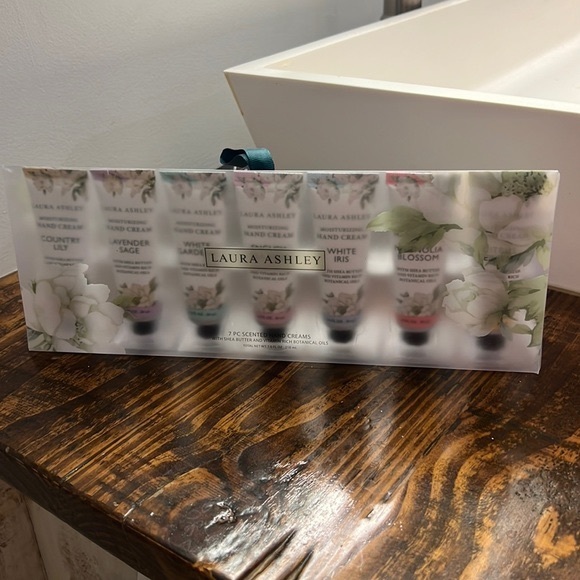 Laura Ashley Hand Cream 7Pc Set.